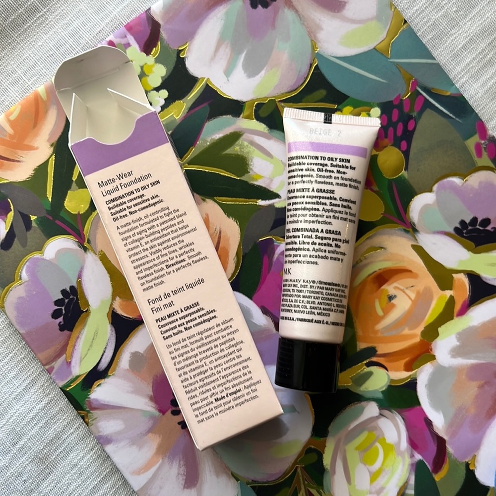 Mary Kay: Matte-Wear Liquid Foundation, Combination to Oily NIB - Beige 2